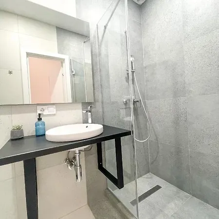 Apartment по вул менцинського 6 *