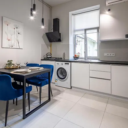 Apartamento по вул менцинського 6 *